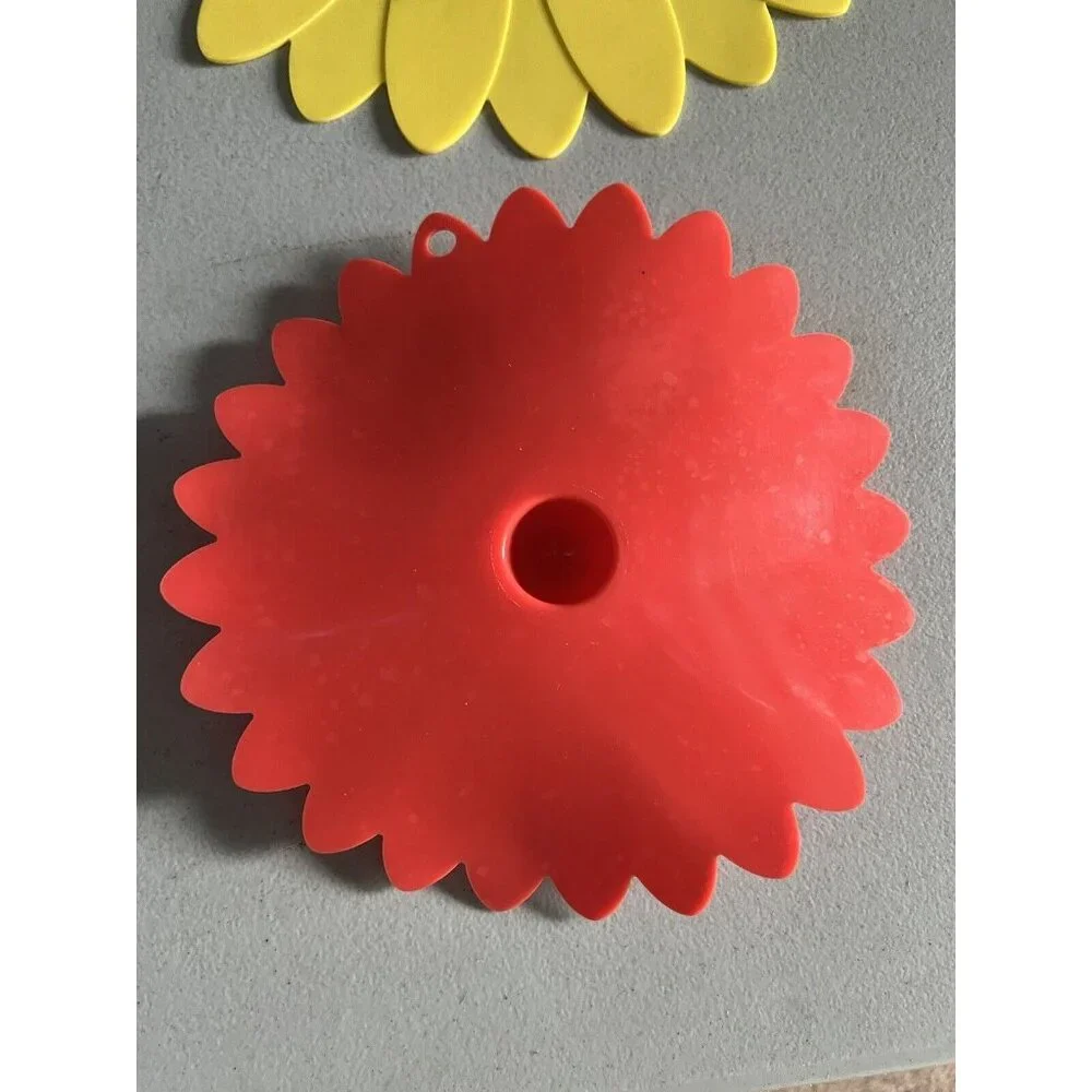 Silicone Lids Pot Covers Daisy Micro Oven Safe OSTER 11” Yellow & 8” Red Hanging